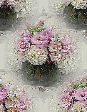 Розы и георгины в вазе
