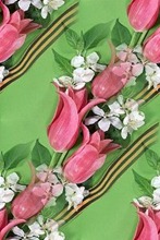 Розовые тюльпаны с георгиевской лентой к 9 мая