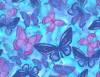 Синие и сиреневые бабочки на голубом