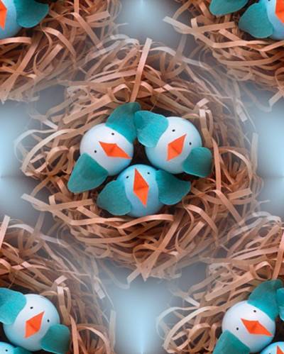 Пасхальные яйца в виде птиц с клювиками