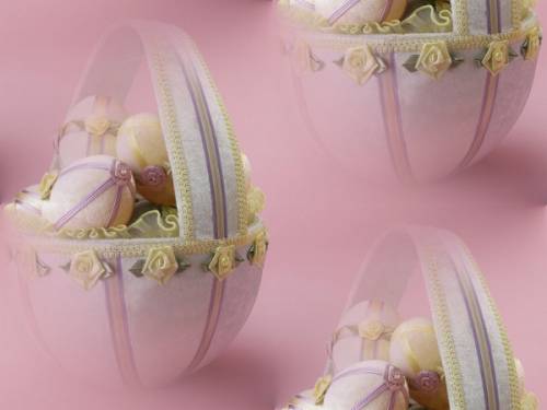 Пасхальная корзиная с яйцами на розовом