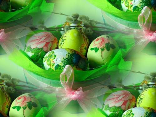 Красивые яйца с зелеными и розовыми лентами