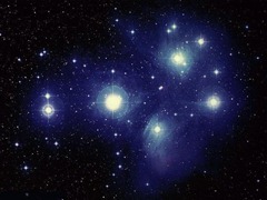 Большие звезды на синем небе