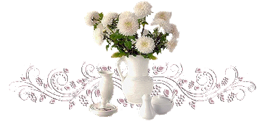 Разделитель с цветами в белой вазе