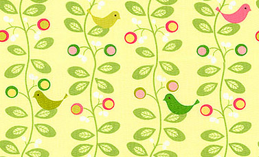 Птицы на ветках с ягодами на желтом фоне