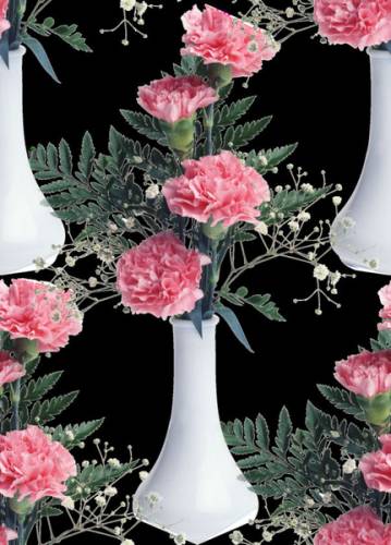 Розовые гвоздики в вазе