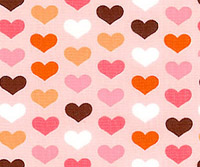 Сердечки разноцветные рядами на розовом